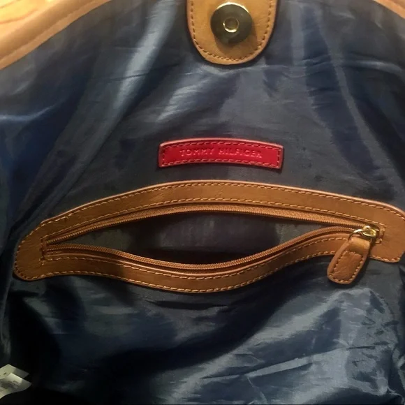 Tommy Hilfiger vintage tan logo shoulder bag with blue stripes down the middle - Picture 5 of 7